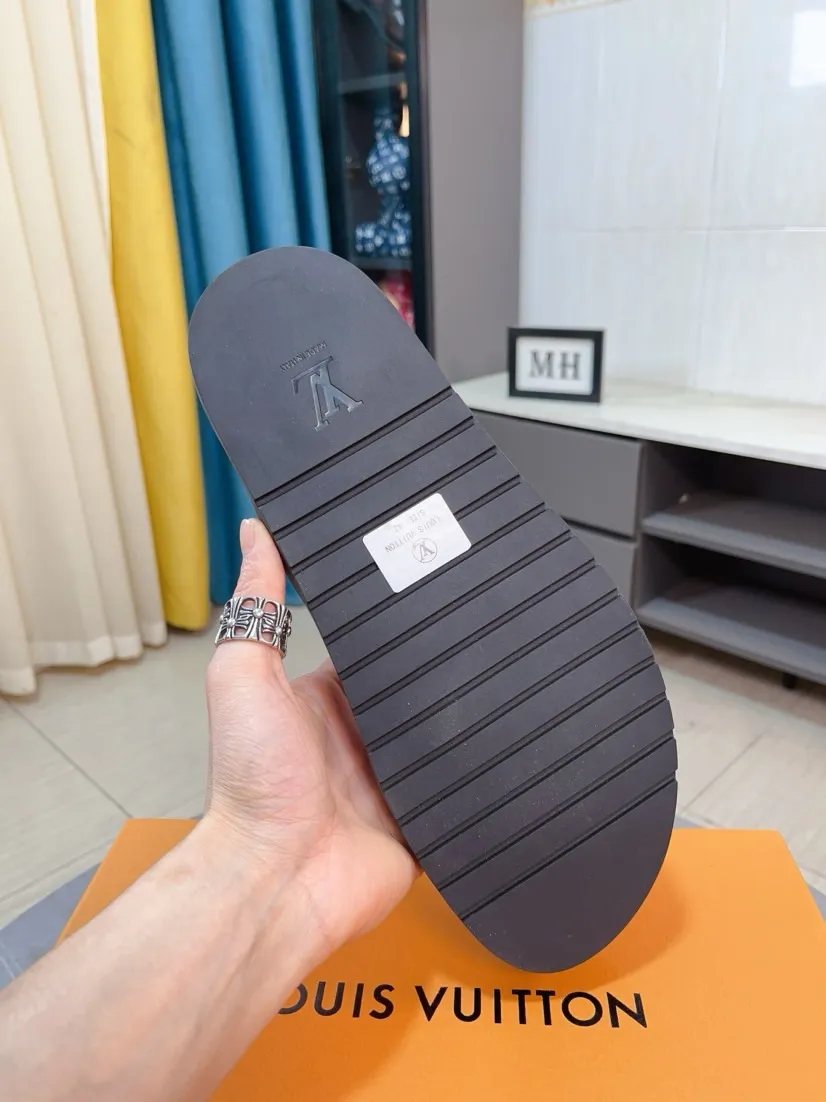 Men's shoes💰300🌹🌹【LV】Multi-color new men's slippers, original quality top version, original special cowhide presbyopia print➕sheepskin on the inside and side, non-slip combination sole, more stable walking, more comfortable and lightweight, high-end and generous, size: 38~44